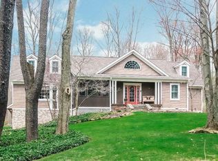 8264 Summit Dr, Chagrin Falls, OH 44023