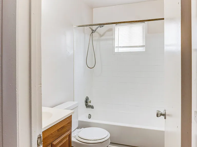 Harbor Square Apartments — Photo 10