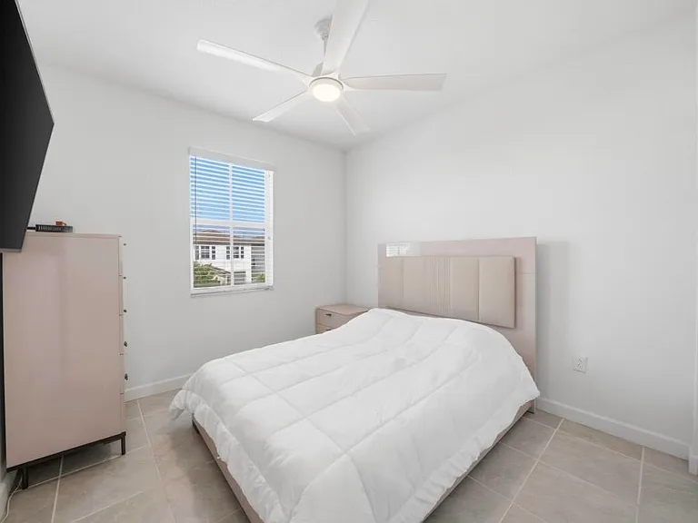 2324 NW 130th Ter — Photo 10