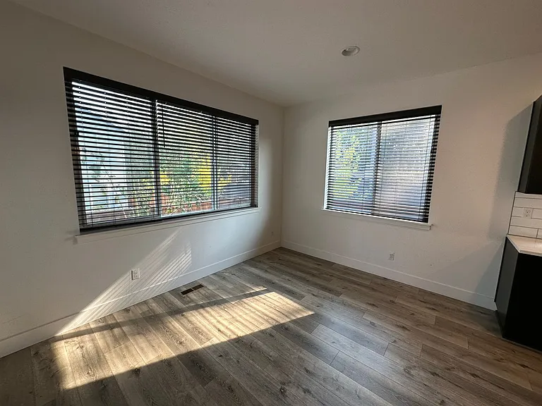 968 213th Ave — Photo 3