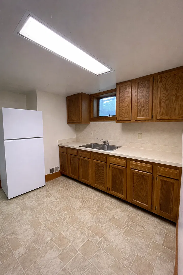 203 E. Davis Ave. — Photo 2