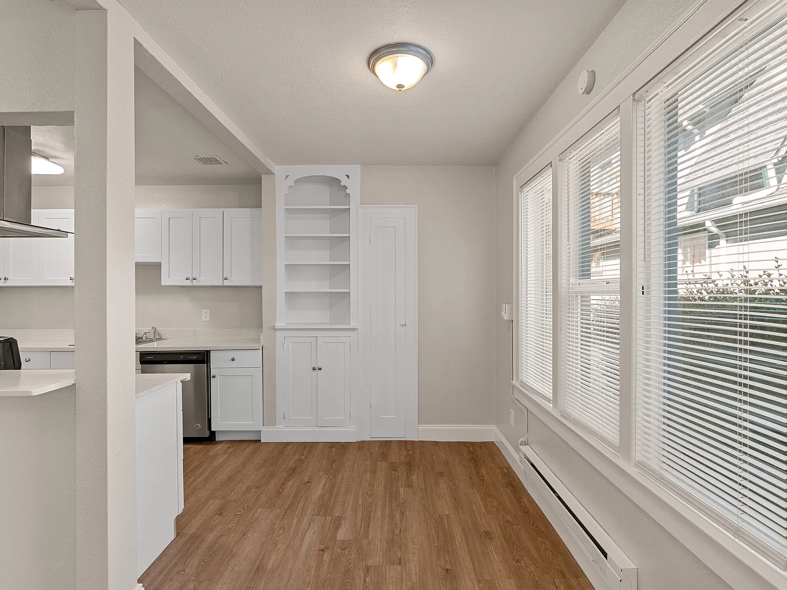 2 bed, 900 sqft, $1,350 — Photo 2