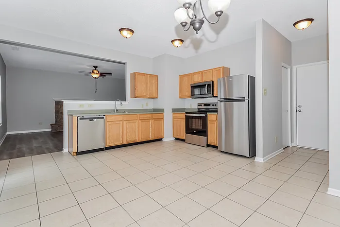 2104 Bridlewood Dr — Photo 6