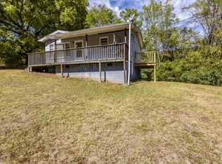 621 Neeley Ln, Rockford, TN 37853