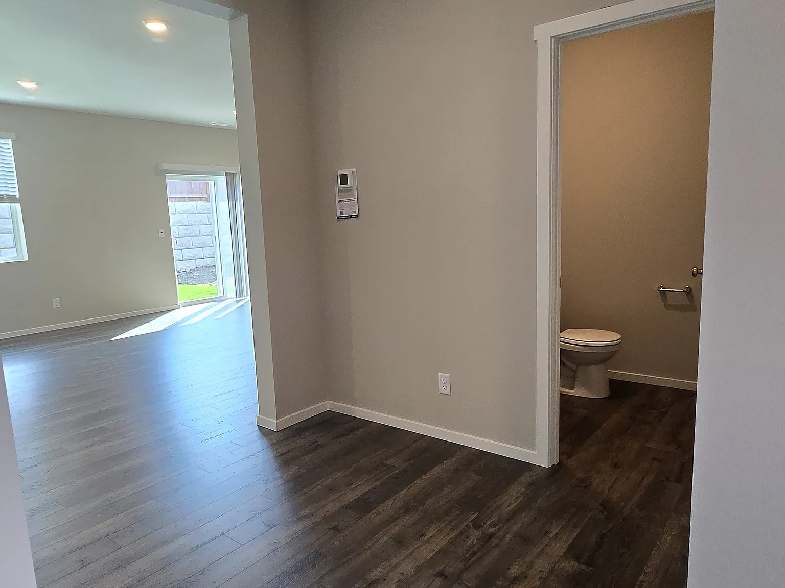 4 bed, 2251 sqft, $3,145 — Photo 4