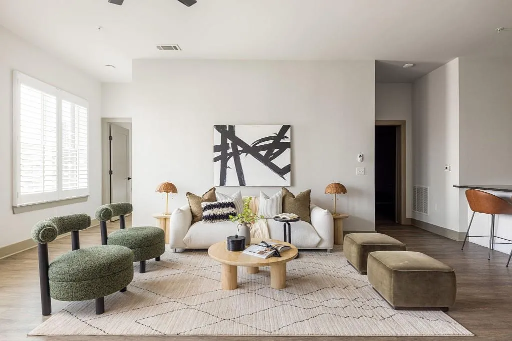 2 bed, 2.0 bath, 1143 sqft, $2,600 — Photo 2