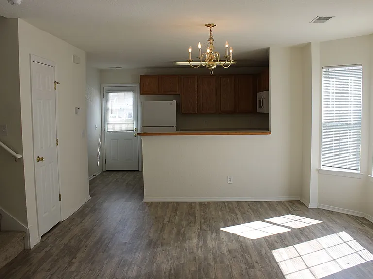 423 Lake Park Way — Photo 8