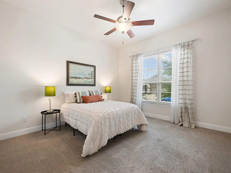 725 Millcreek Ln — Photo 26