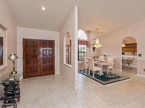 4th image of 250 Malaga Ct