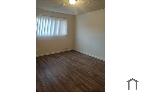 Building Photo - 939 W 82nd St #1