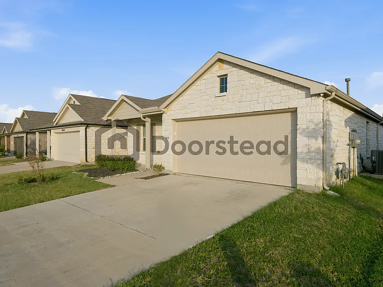 1213 Wildflower St — Photo 4