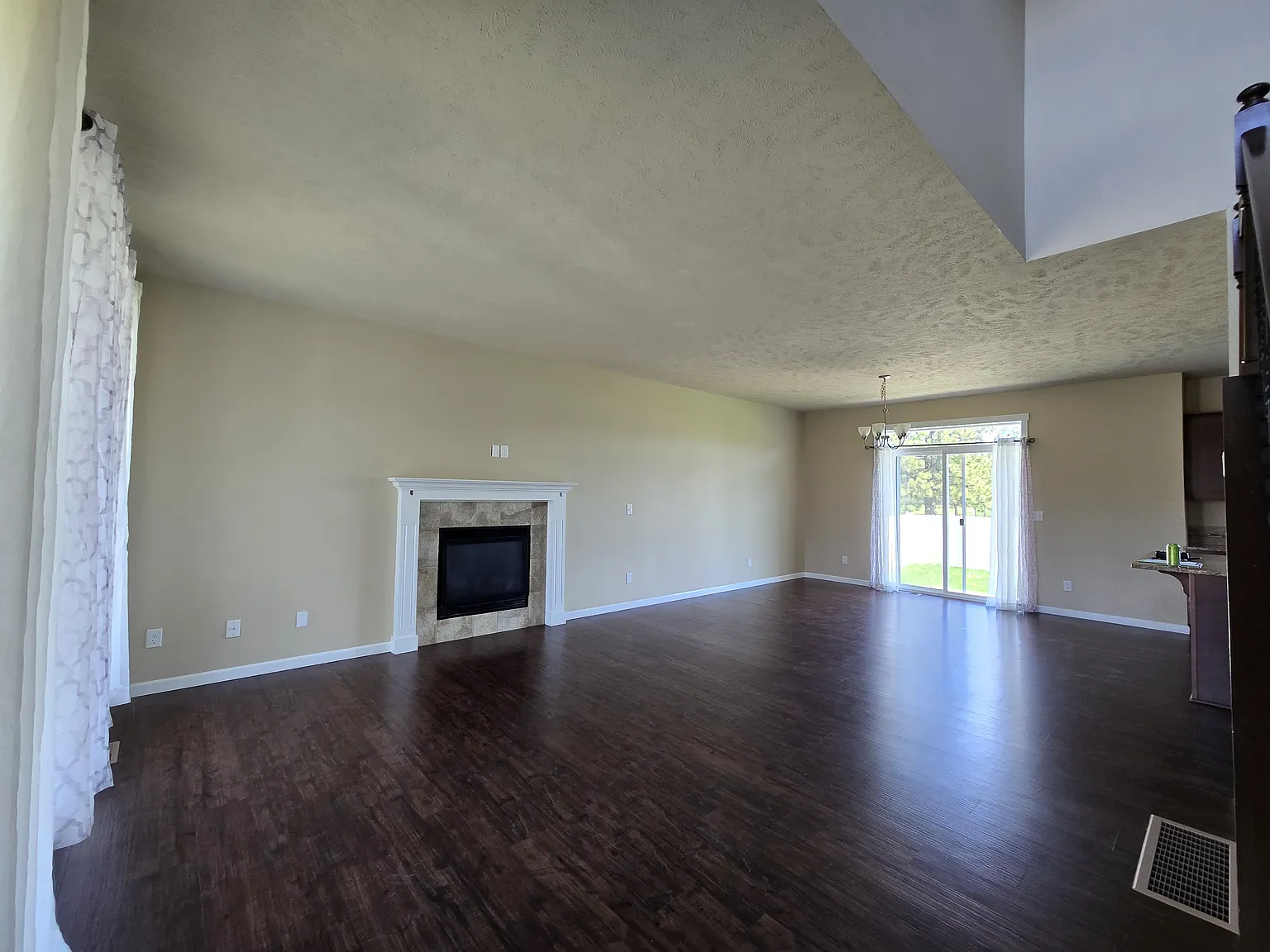 4 bed, 2.5 bath, 1782 sqft, $2,850 — Photo 3