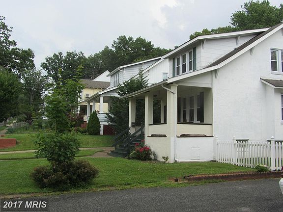 3rd image of 3109 Tyndale Ave