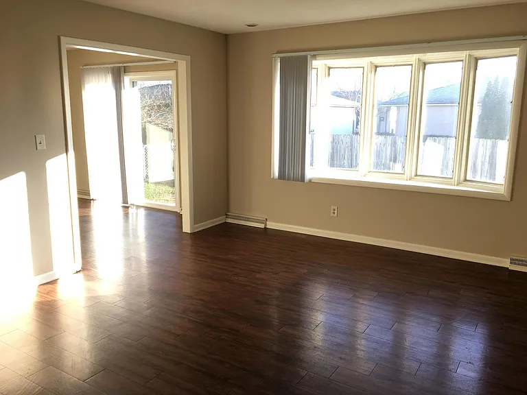 2404 Lyndhurst Dr — Photo 7