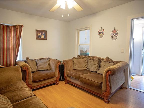 4th image of 36 Epworth Ave