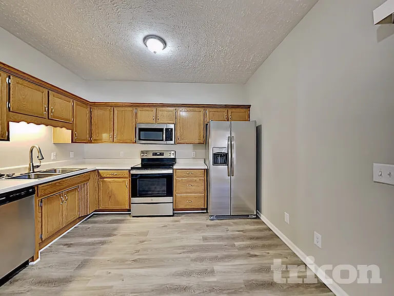 407 Barking Dr — Photo 7