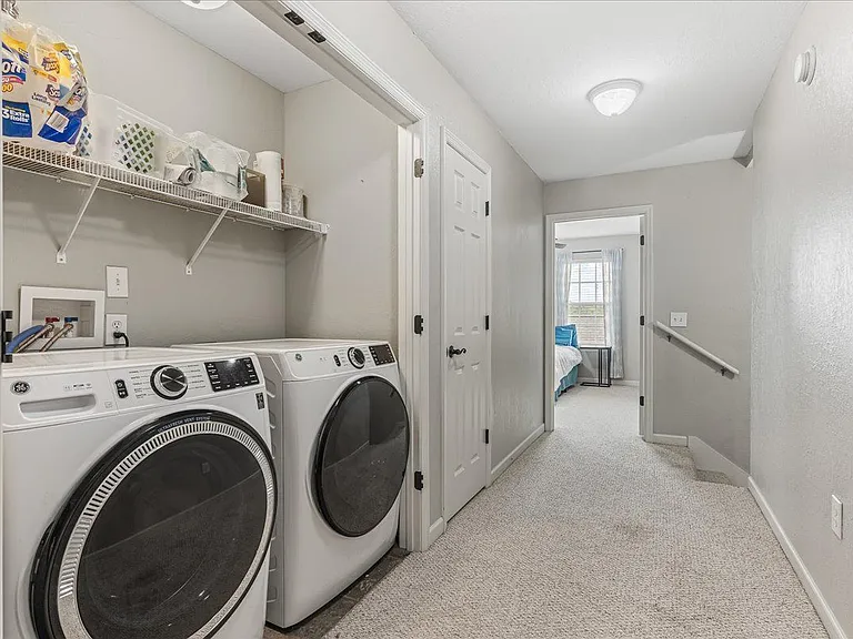 410 Ashbury Cir — Photo 21