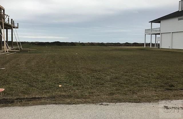 2nd image of 3738 Biscayne Beach Rd