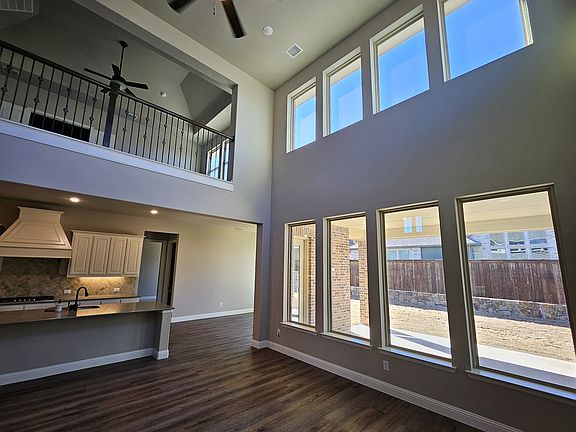 2nd image of 810 Elm Park Dr