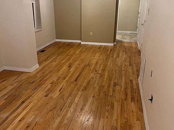3rd image of 6902 Waldemar Ave