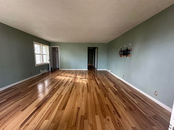 2nd image of 320 W 14th St