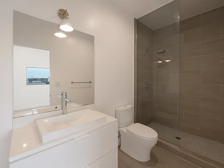 644 3/4 N Commonwealth Ave — Photo 15
