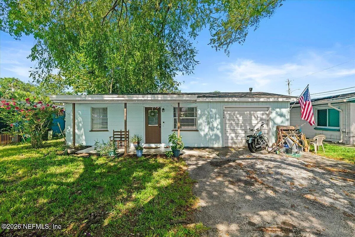 2 bed, 1.0 bath, 828 sqft, $1,700 — Photo 3
