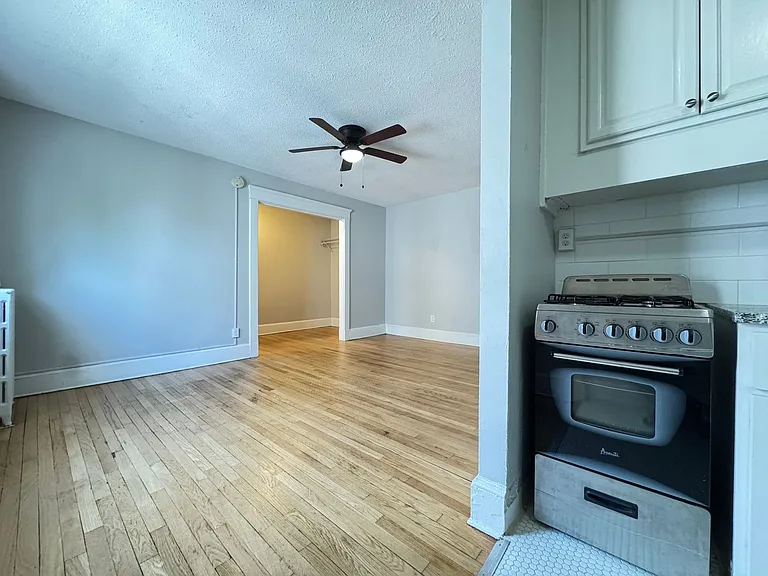 100 Howe Street! — Photo 26
