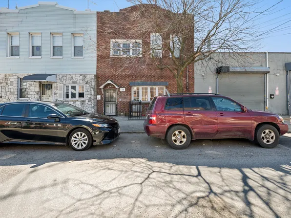 976 Sacket Avenue image 1 of 13