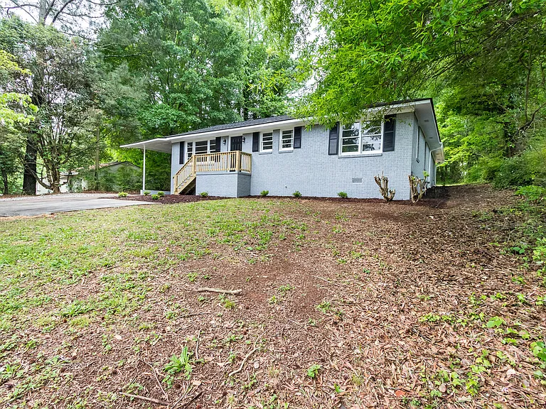105 Mountain View Dr — Photo 3