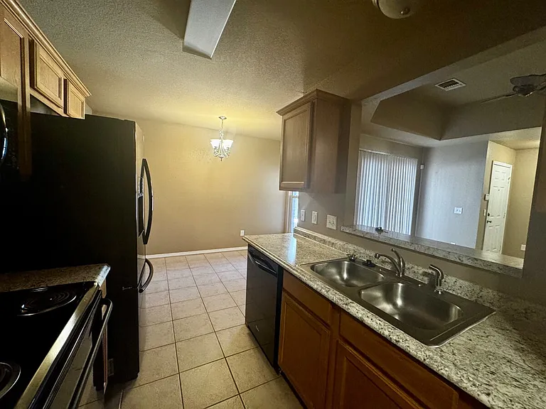 421 Sterling Pointe Way — Photo 6