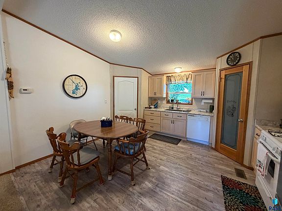 4th image of 25 Pommier Ln