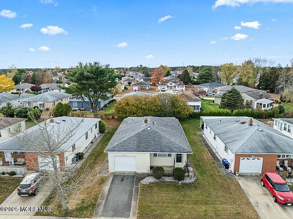 3rd image of 194 Bonaire Drive