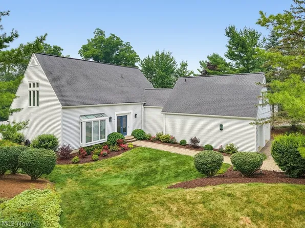 975 Meadowlark Cir, Aurora, OH 44202