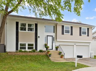 1669 W Bayside Ct, Hoffman Estates, IL 60192