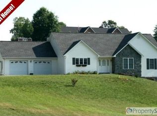 3325 Springwood Rd, Fincastle, VA 24090