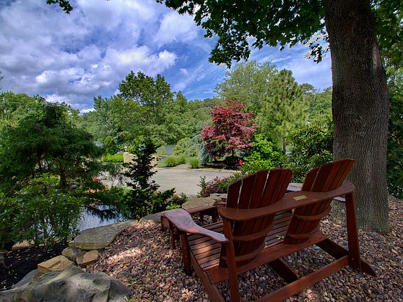 5th image of 884 Breezy Oaks Dr