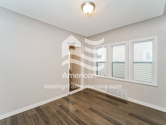 699719_004_wm_-_living_room_13458169.jpg