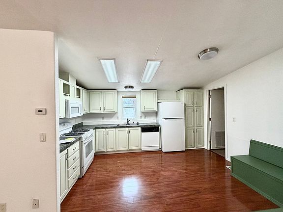 3rd image of 2324 W Alaska Ave