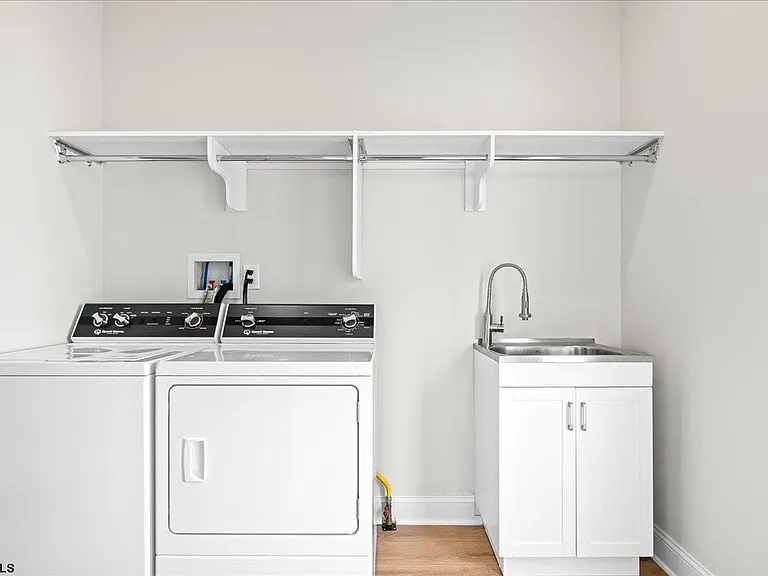 208 N Surrey Ave — Photo 7