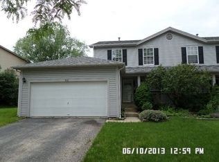 932 Oak Ridge Dr, Streamwood, IL 60107