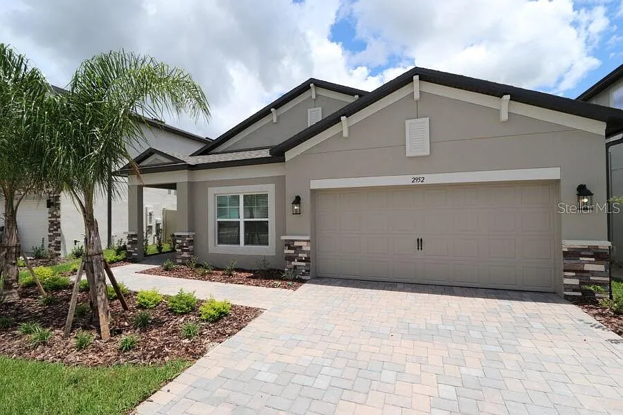 3 bed, 2.0 bath, 2076 sqft, $2,500 — Photo 3
