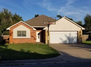 121 S M Ave, El Reno, OK 73036