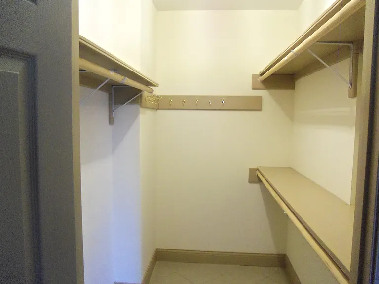 623 Holly Hills Ave #2 — Photo 3