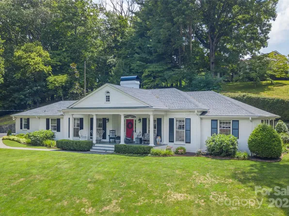 568 Country Club Dr, Waynesville, NC 28786