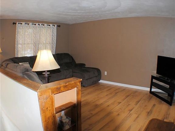 4th image of 211 Cooperage Ct