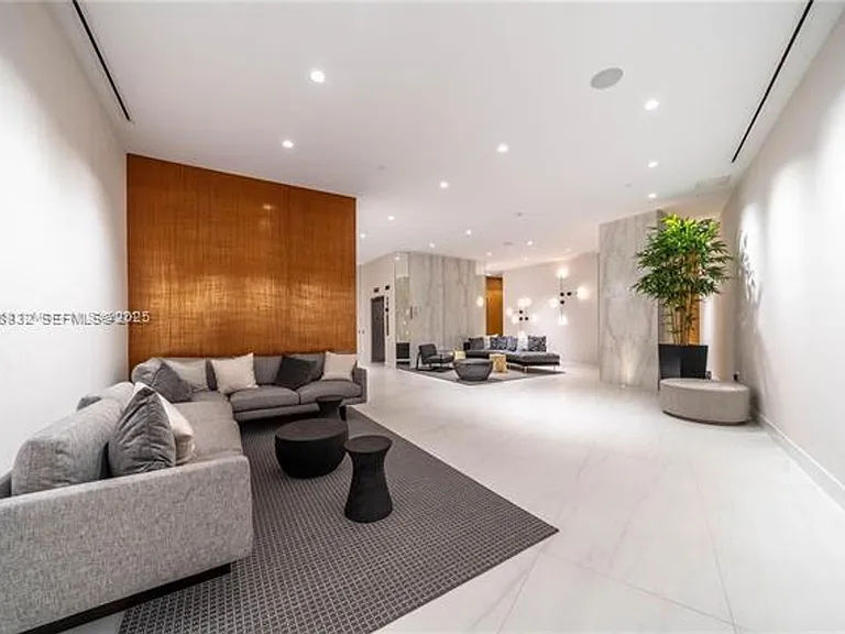 17550 Collins Ave #402 — Photo 28