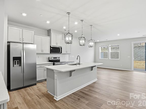 4th image of 2525 Hedgecliff Rd