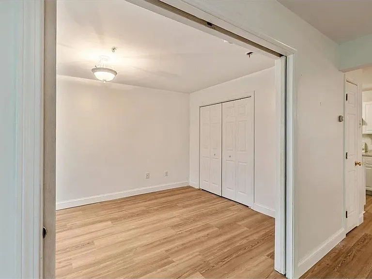 301 Hildred Dr #301 — Photo 2