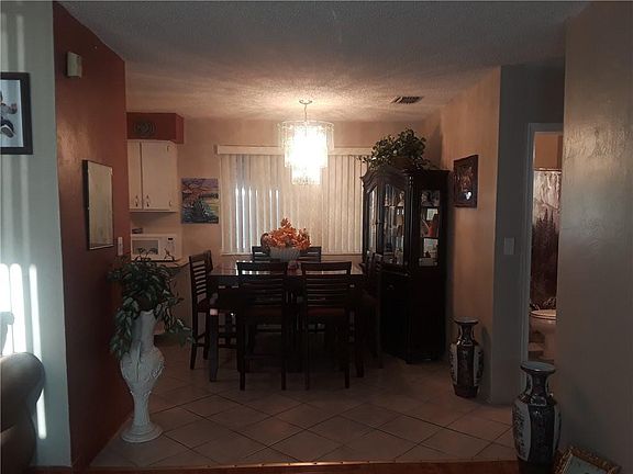 3rd image of 830 NW 18th Avenue